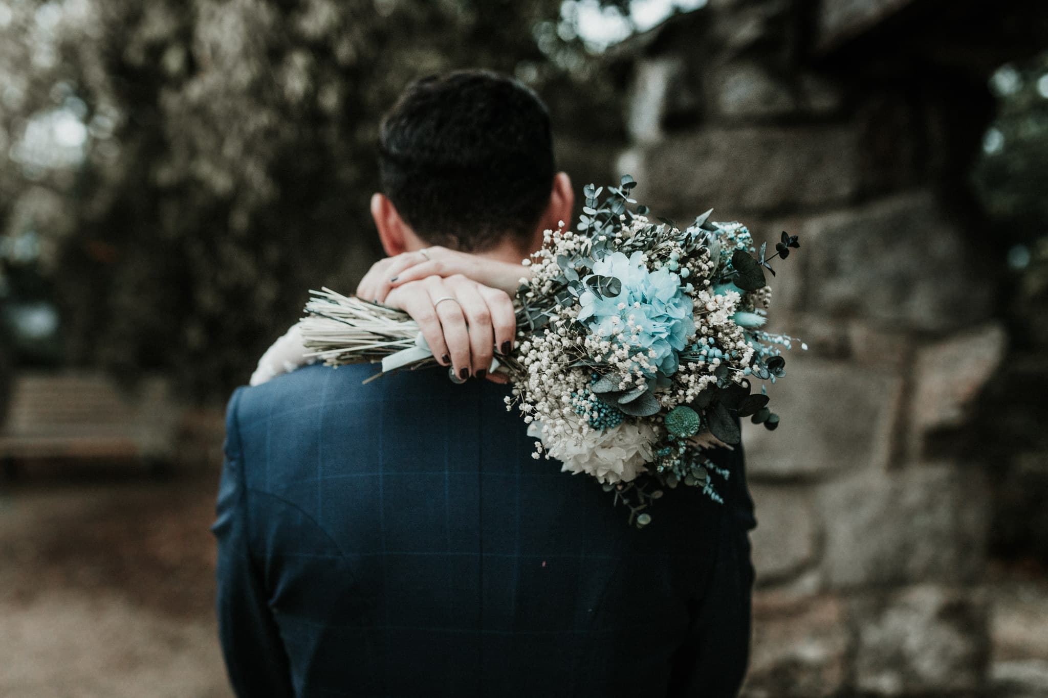 La novia del bouquet en tonos azules