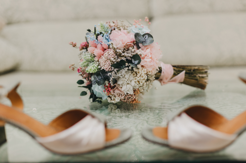 Ramo de novia en tonos pastel con flores preservadas - Flores en el Columpio